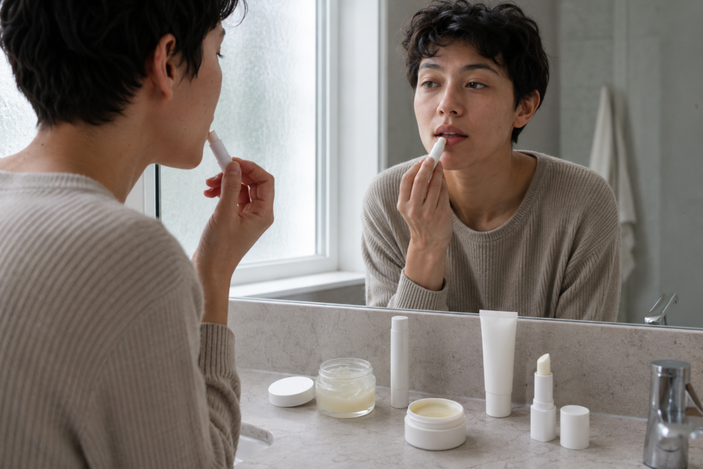 Hidratante labial vs ChapStick: compare ingredientes, FPS, vaselina, batom, segurança e as melhores opções para lábios ressecados.