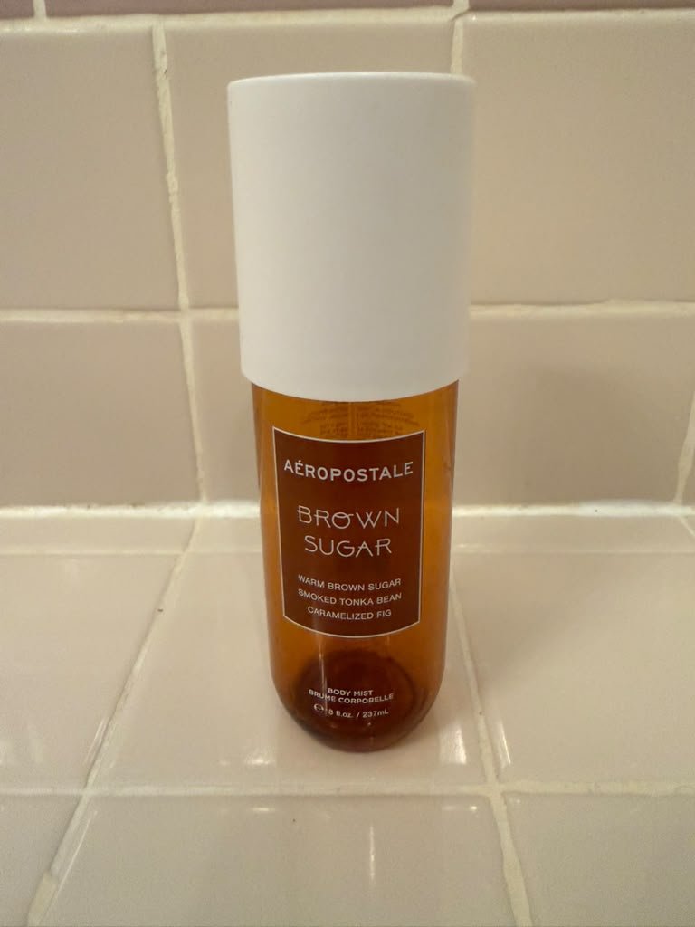 Body Mist Aeropostale Brown Sugar: veja minha resenha, o aroma doce, os ingredientes e o rendimento do frasco de 237 ml.